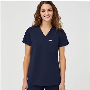 Figs Catarina Top- 1 pocket